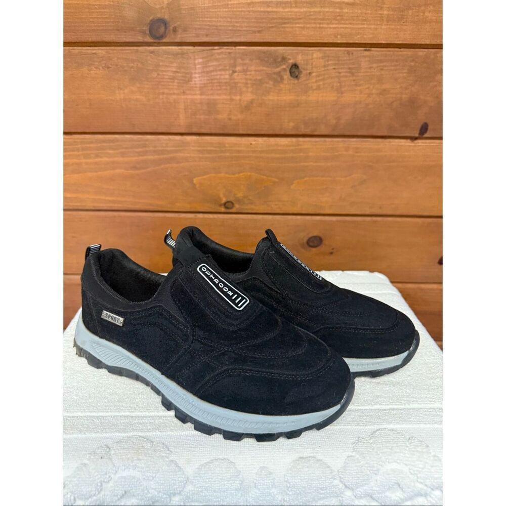 Sport Men’s Slip on Walking Shoes Black/Gray  Sz 39 (7.5) NWOT